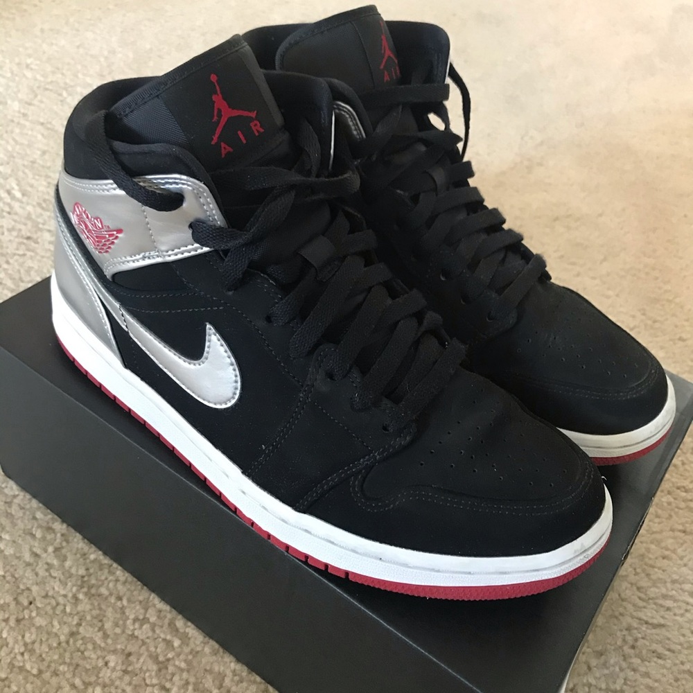 Men’s Nike Air Jordan 1 MID- Size 8.5